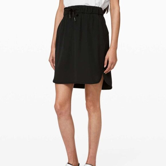 lululemon athletica Dresses & Skirts - Lululemon On The Fly Skirt *Woven Size 4